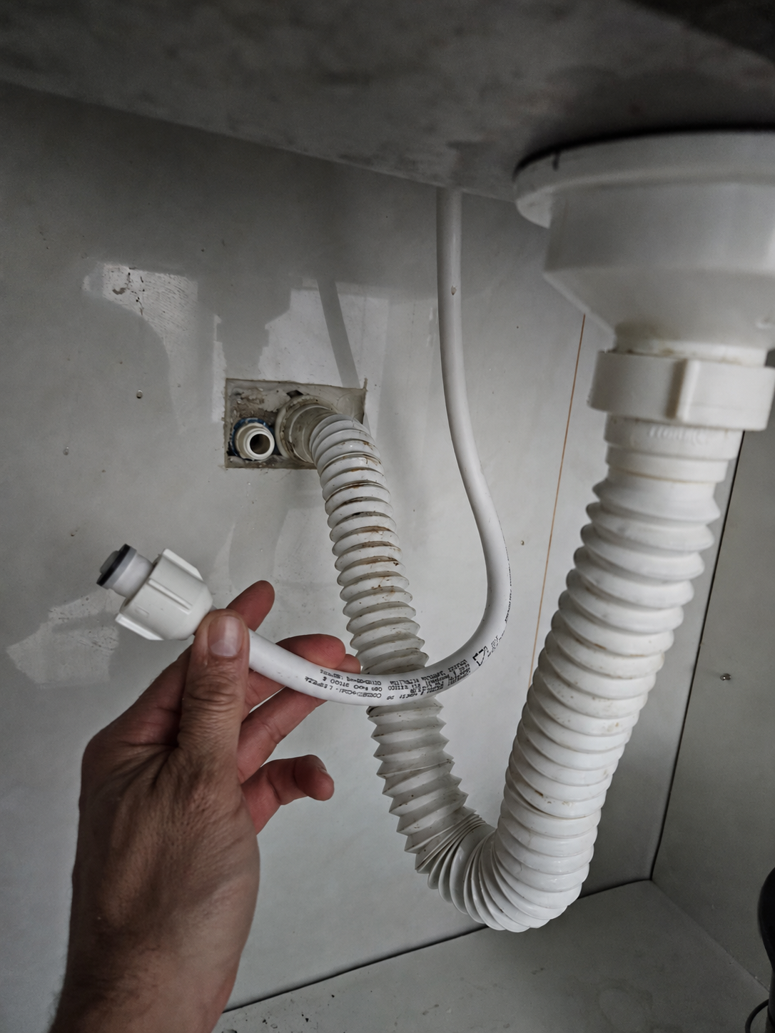 Conexão hidráulica desconectada antes do reparo